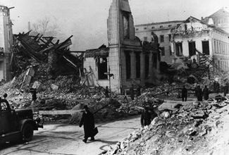 руины министерства пропаганды на вильгельмплац. 1945 год