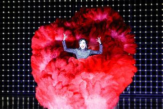 Рут Брауэр-Квам в роли Велмы Келли на репетиции спектакля «Чикаго»