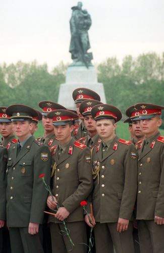 Российские солдаты Западной группы войск в год ее вывода из Германии, 1994 год